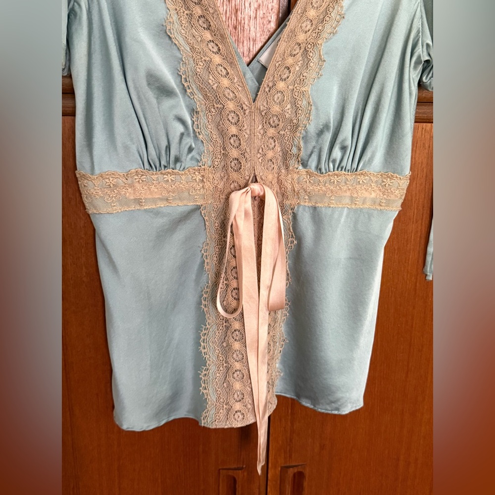 Miguelina “Stephanie” style silk and lace cap sleeve top - Picture 11 of 13